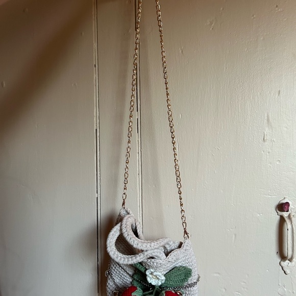 ✨ Handcrafted Cream Crochet Bag with Red Accents - Picture 5 of 5